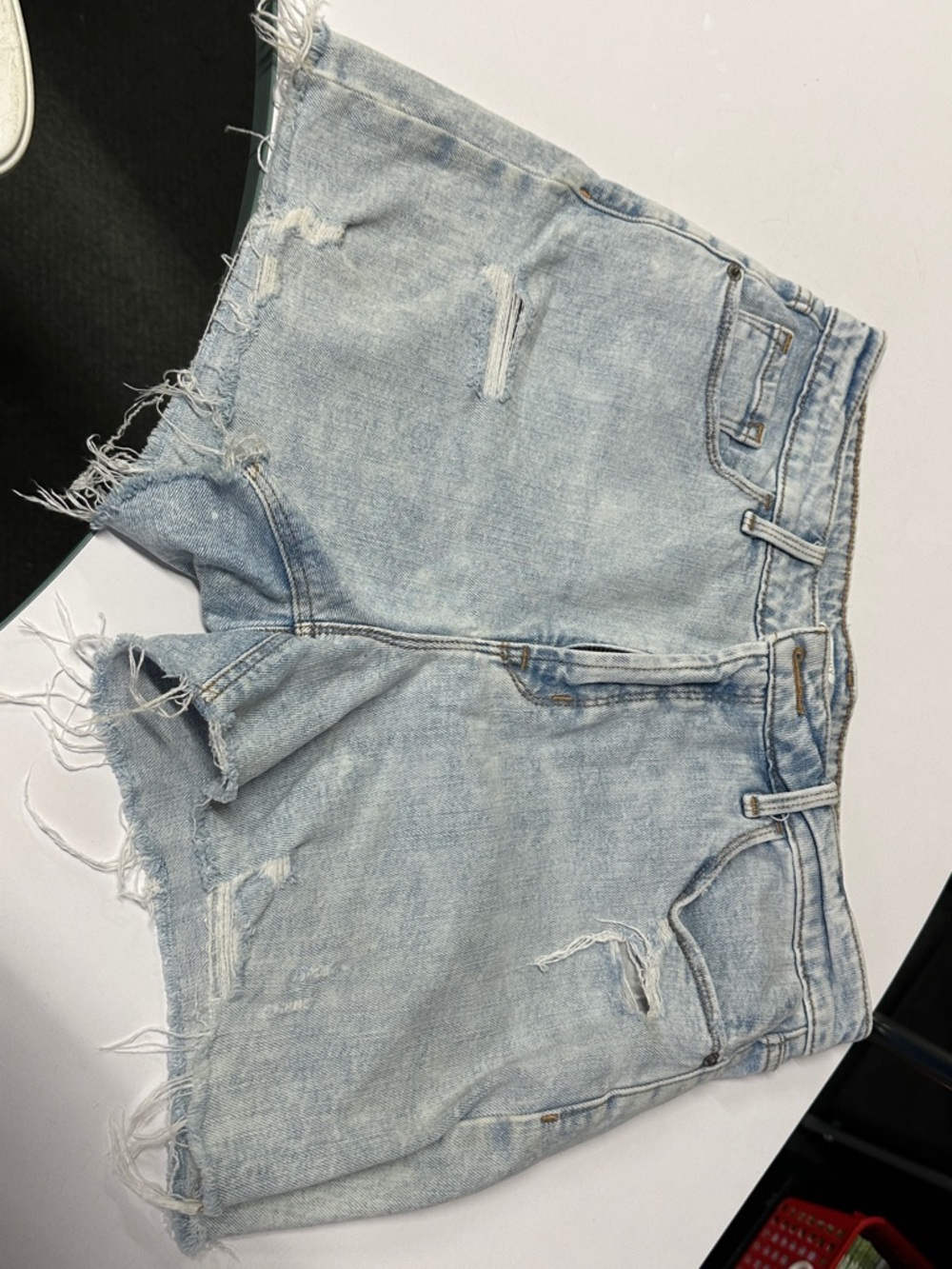 Old Navy Light Wash Distressed Women’s Denim Shorts sz 8